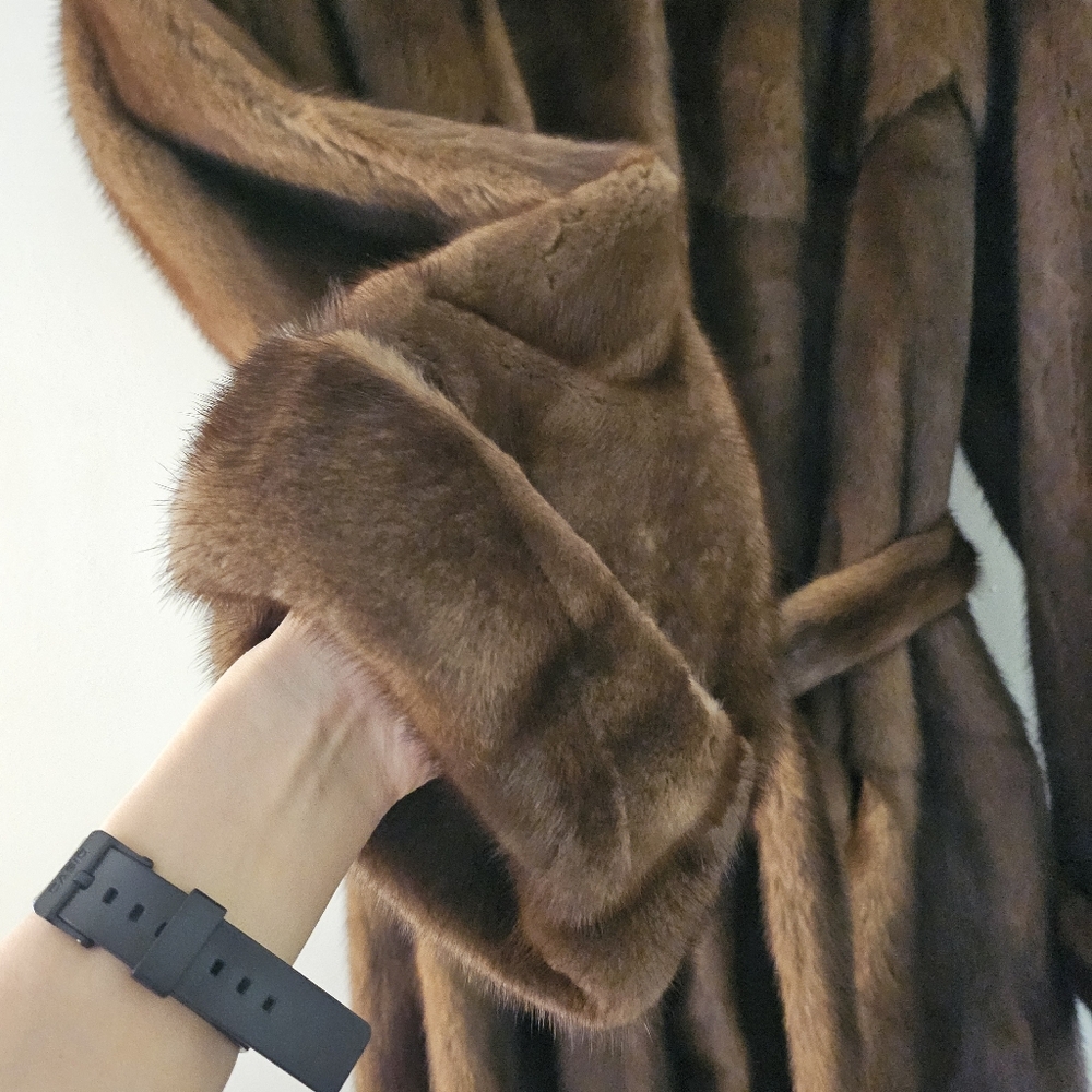 Luxurious Brown Saga Mink Fur Coat with Belt - Picture 6 of 7